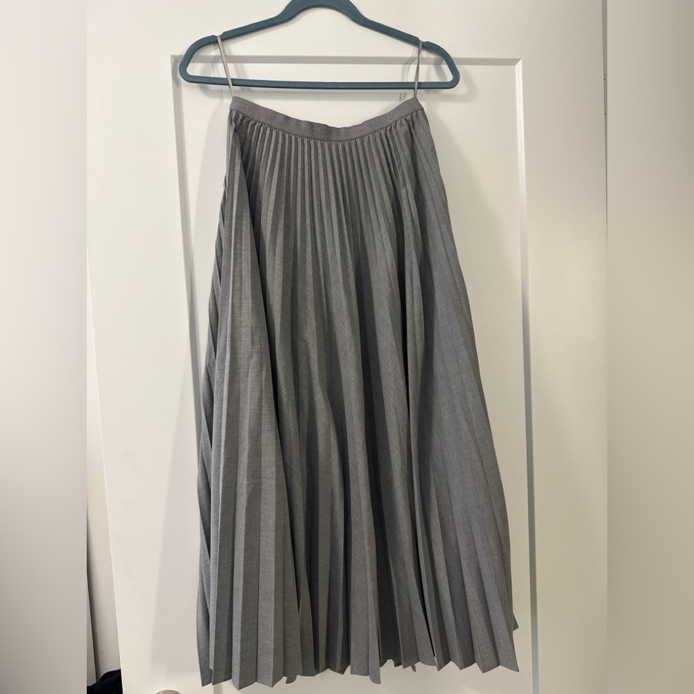 Uniqlo Gray A-Line Pleated Skirt